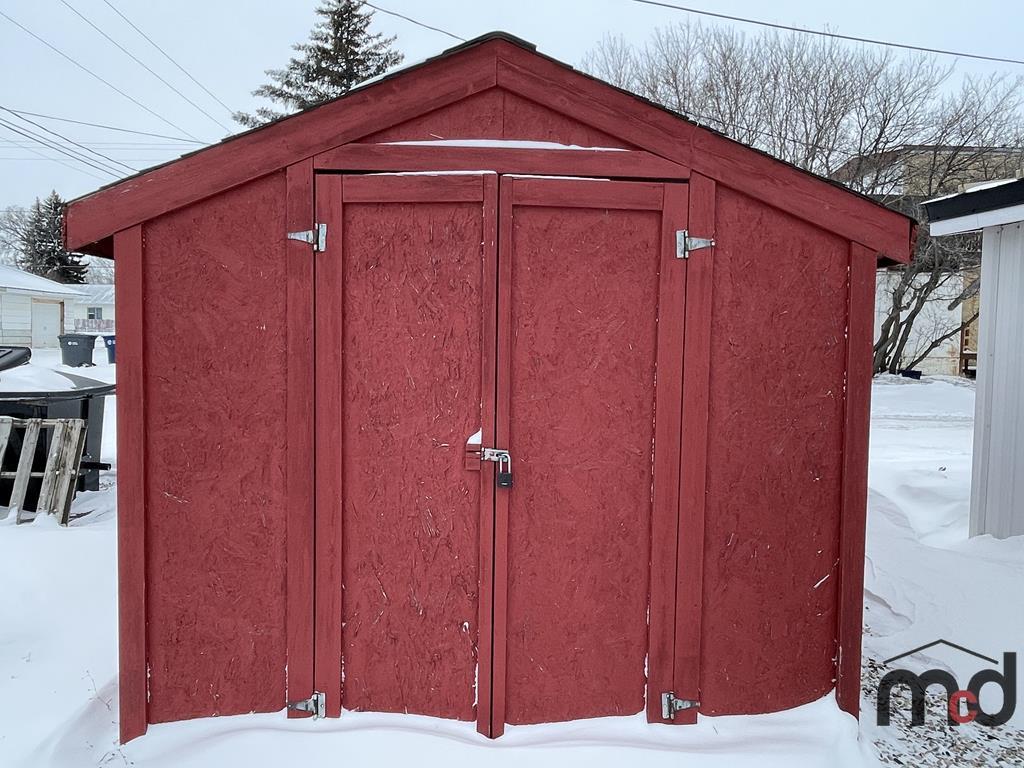 Flo's Bar & Grill with Property, Craik, Sk., Real Estate.